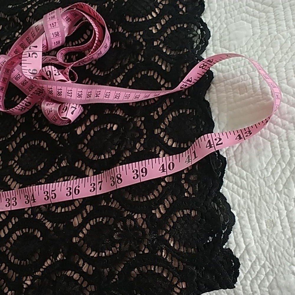 Adrianna Papell Black Lace Sheath Cocktail Dress With Neutral Lining. 14 - Picture 13 of 14